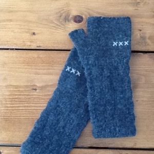 Cozy fingerless gloves